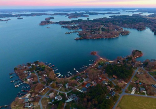 What is the maximum depth of lake norman north carolina?
